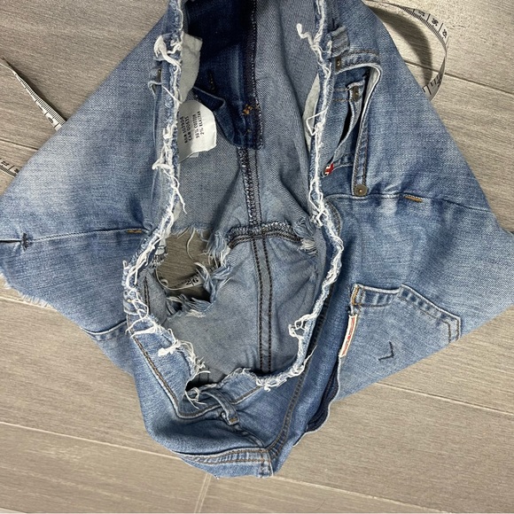 Hudson Tori Slouch Light Wash Denim Cut Off Denim Jean Shorts in Kens Size 26 - Picture 14 of 16